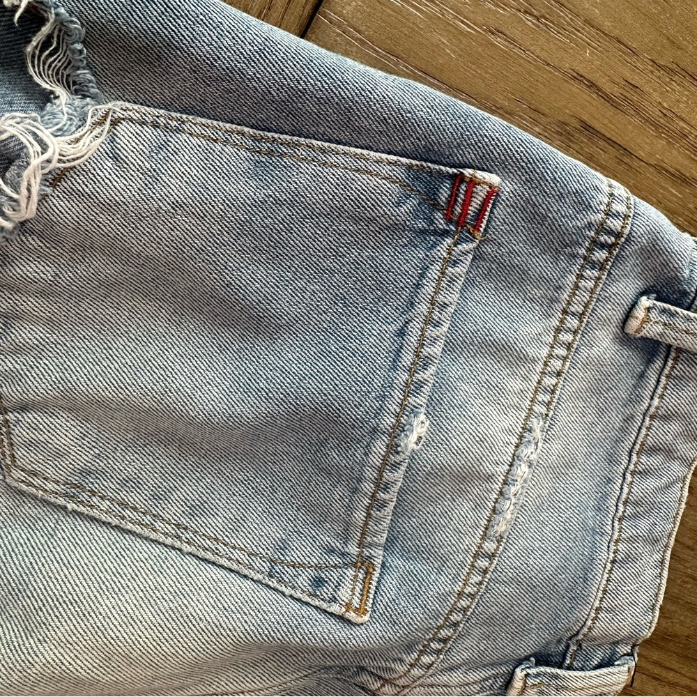 BDG High Rise Mom Jean Light Wash Distressed 25 - Picture 9 of 9